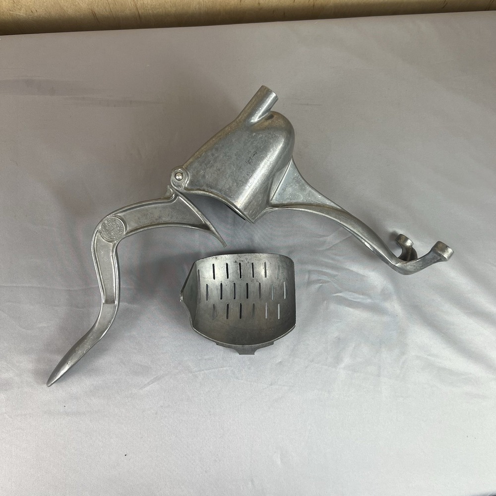 Vintage Wear-Ever Aluminum Squeezer – T.A.C.U. Co USA
